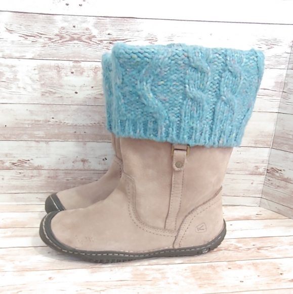 Keen beige suede sweater top boots
